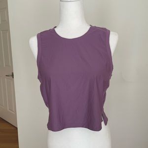 Lululemon cropped tank!